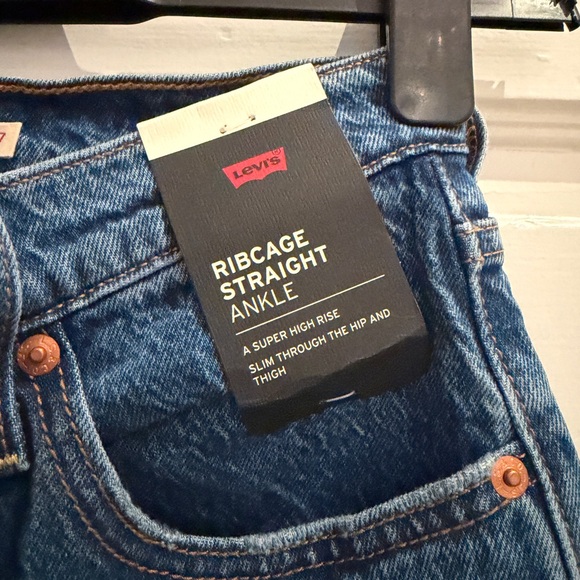 Levi’s Ribcage Straight Ankle - Picture 2 of 4